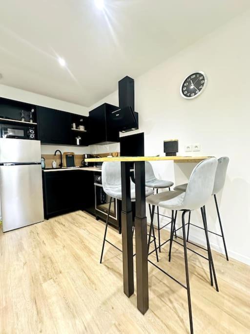 Jungle Appartement Avec Terrasse Лаон Екстериор снимка
