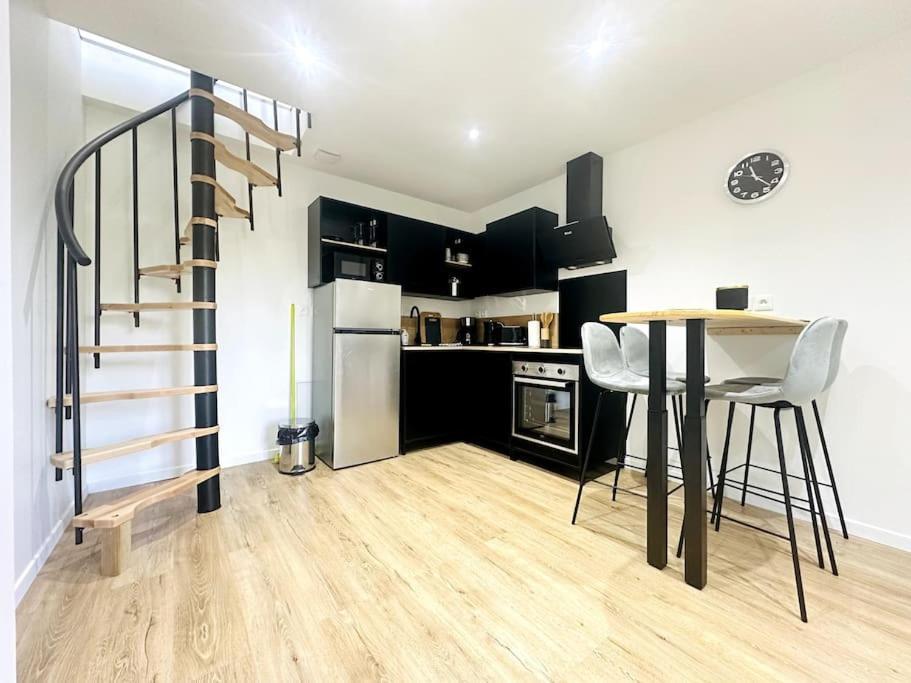 Jungle Appartement Avec Terrasse Лаон Екстериор снимка